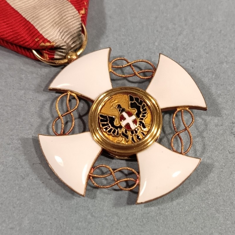 ITALIE MEDAILLE DE CHEVALIER DE L'ORDRE NATIONAL DE LA COURONNE ITALIENNE EN OR ITALIAN NATIONAL CROWN ORDER IN GOLD